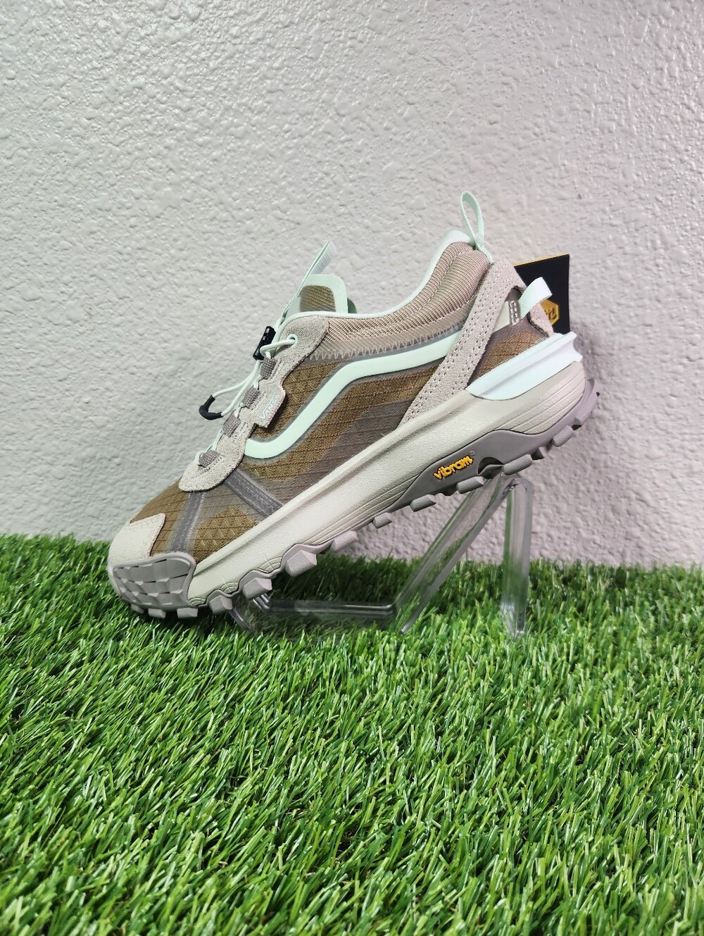 *NEW* Women’s Size 9 Vans MTE Crosspath XC Shoes Peyote Beige Mint Green